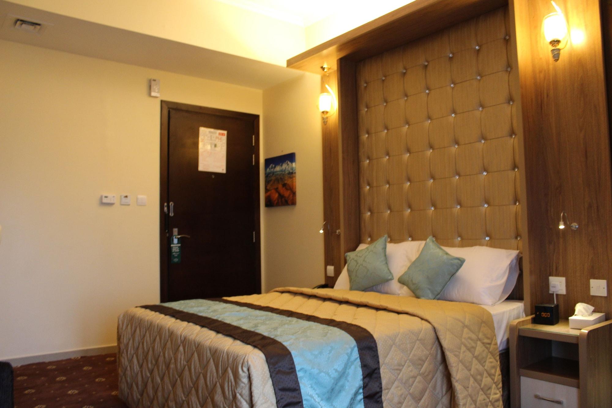Naif Fort Hotel Dubai Exterior photo