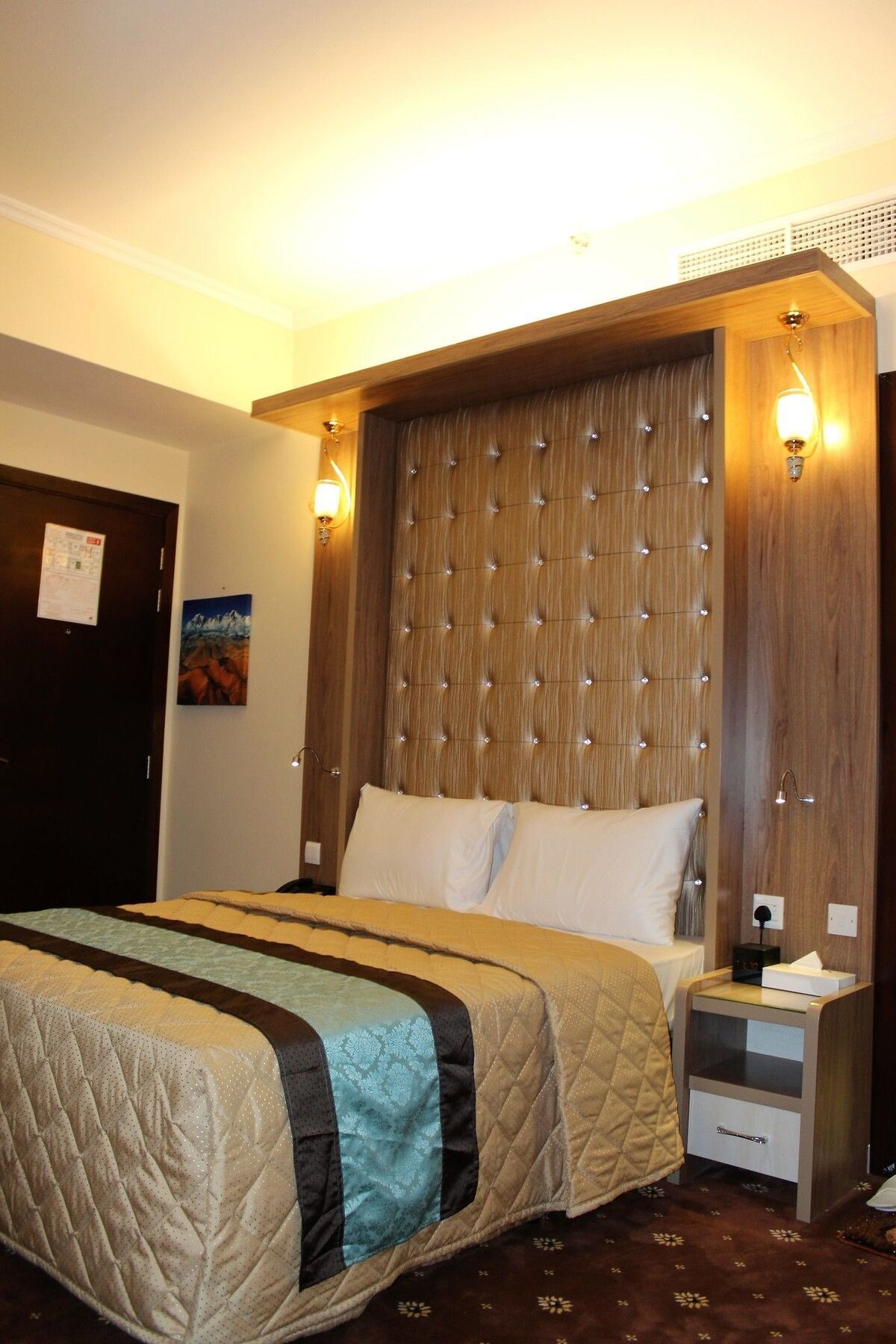 Naif Fort Hotel Dubai Exterior photo