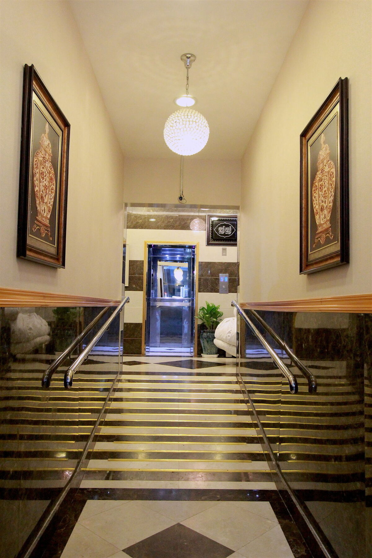 Naif Fort Hotel Dubai Exterior photo