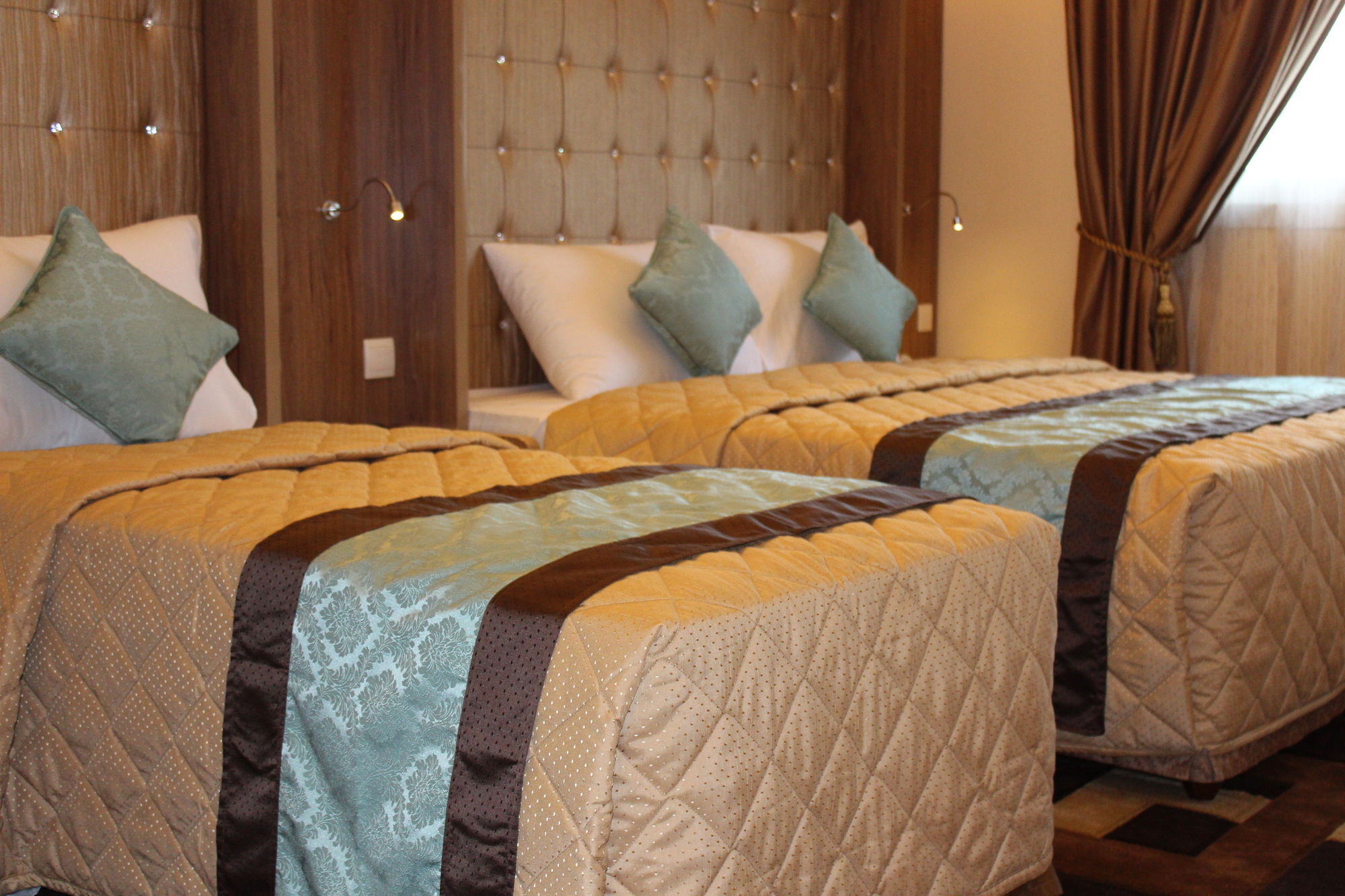 Naif Fort Hotel Dubai Exterior photo