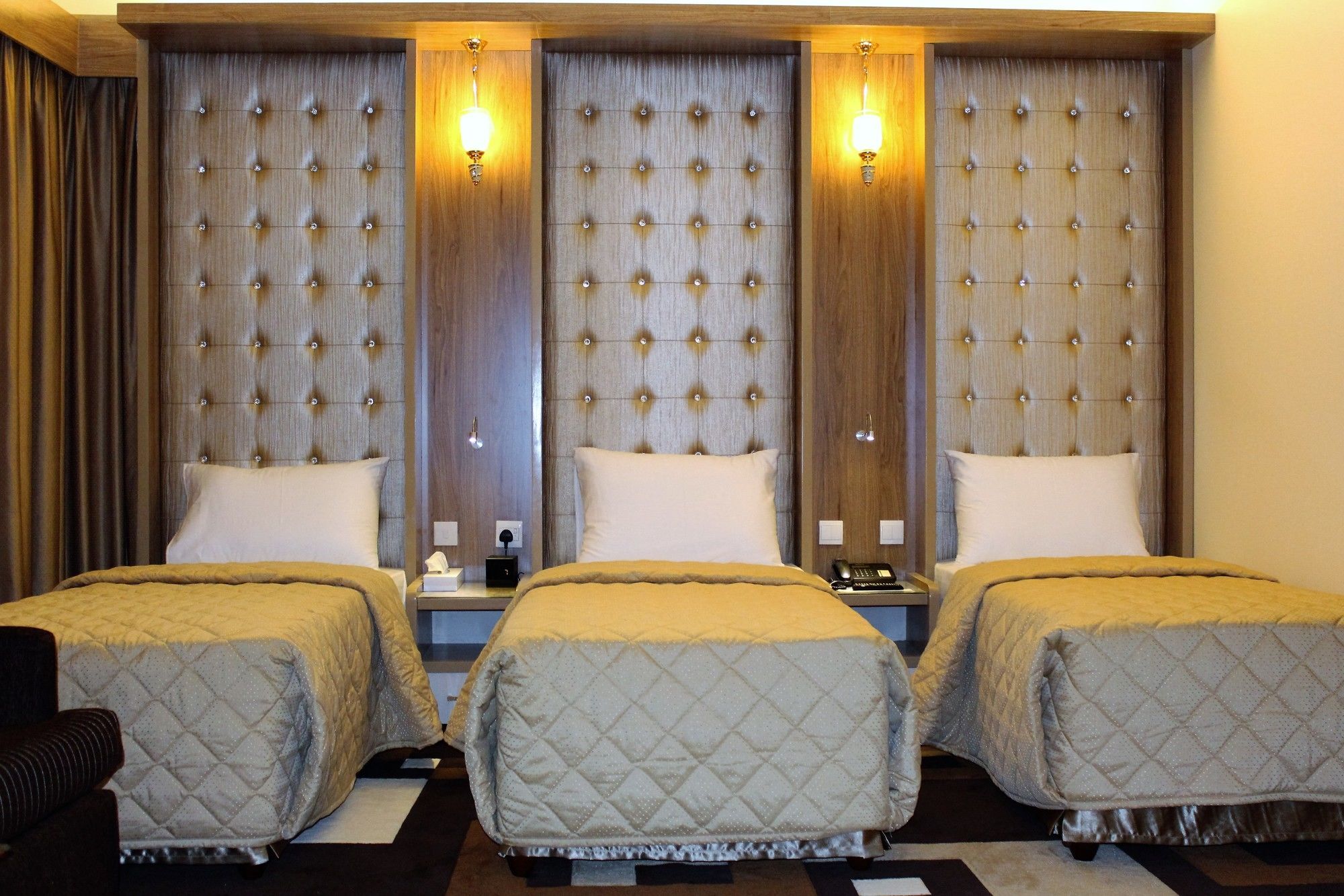 Naif Fort Hotel Dubai Exterior photo