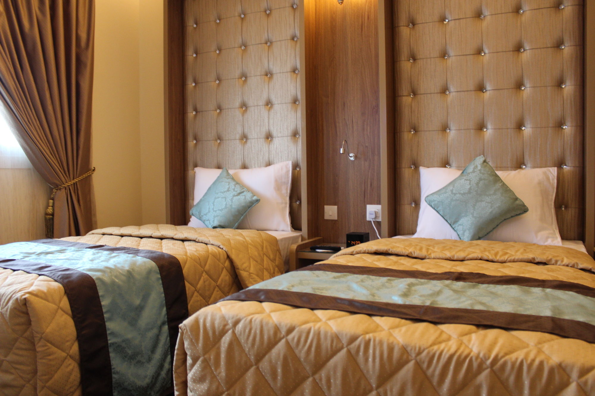 Naif Fort Hotel Dubai Exterior photo
