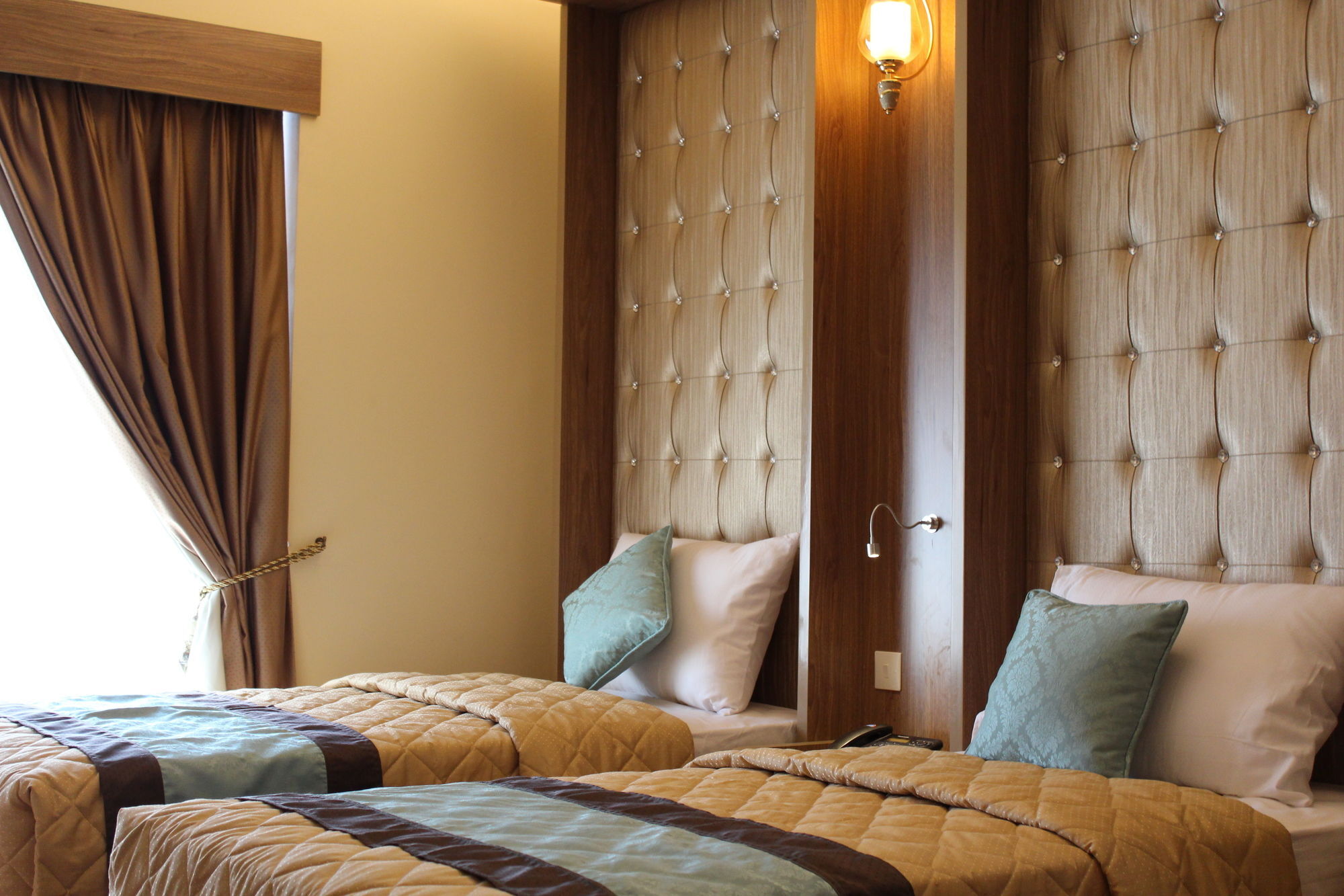 Naif Fort Hotel Dubai Exterior photo