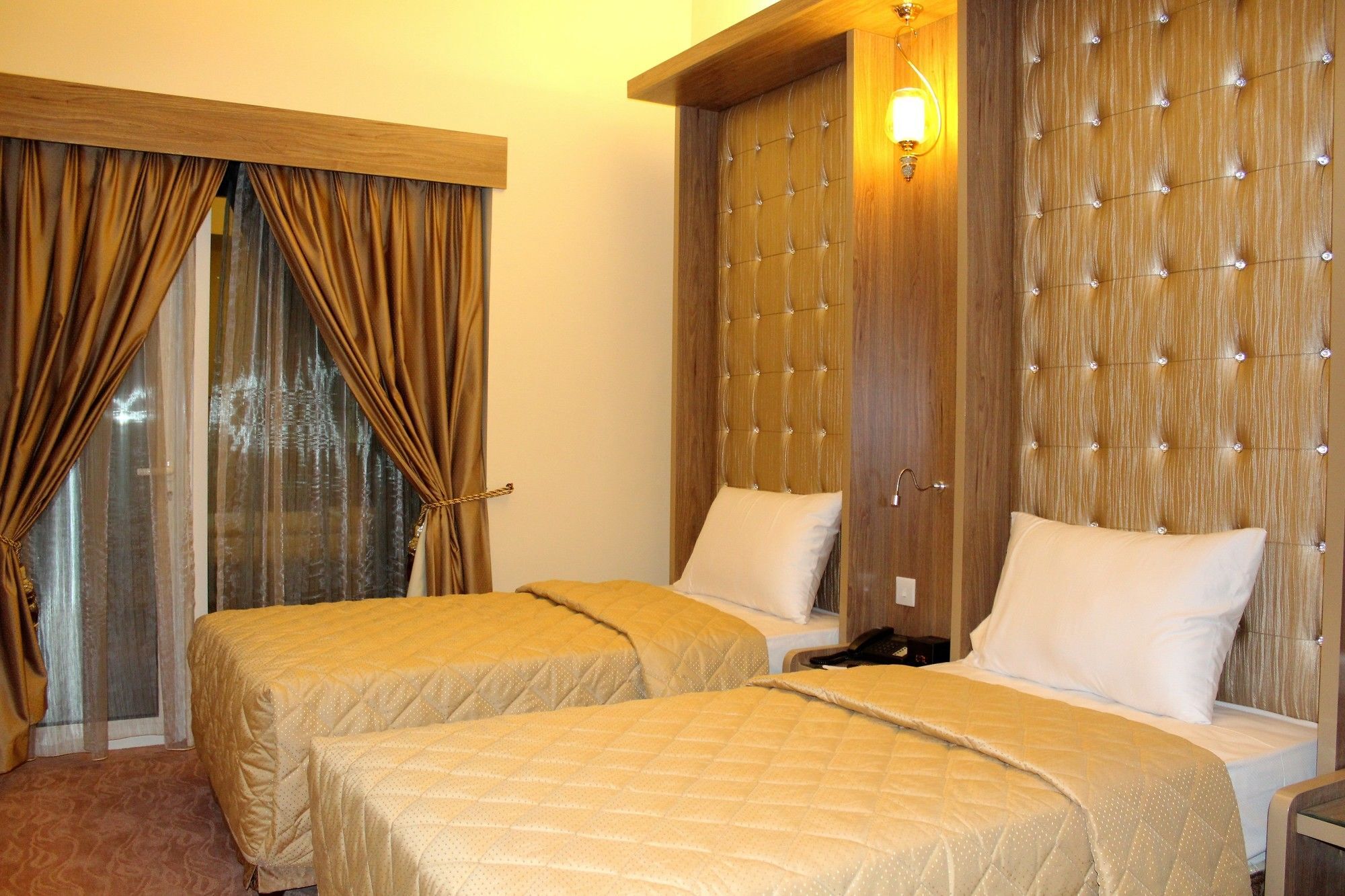 Naif Fort Hotel Dubai Exterior photo